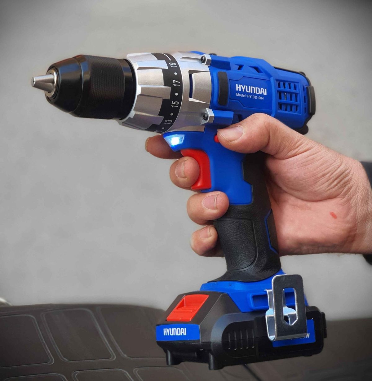 Visseuse perceuse Hyundai 18V original